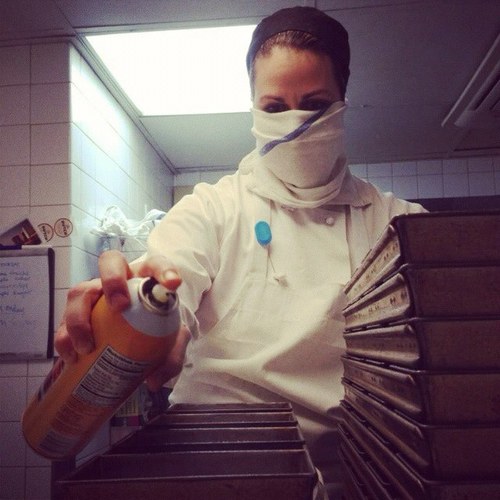 pastry chef. cat momma. thrift store fanatic.
