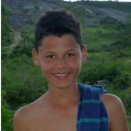 Sou o Pedro H. , tenho 15 anos, eclético na área musical , sou divertiiido e alegre, viciado em facebook gosto muito de sair, e jogar petek , flw ?