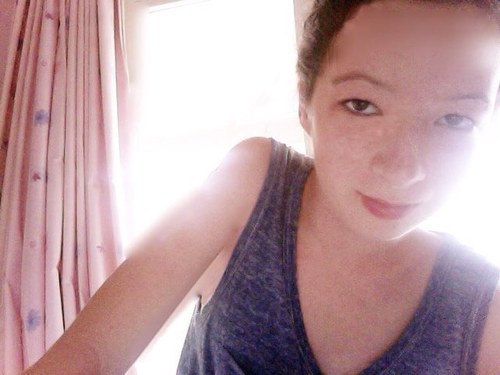 Hello everybody! My name is Emma come visit my blog at http://t.co/8whqL2OIkA :) makeup, beauty and fashion is my thing :D