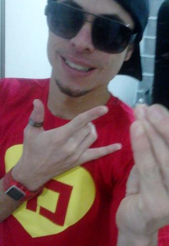 SOUU C.A.R.E.T.A. não FUUMOO e nem usso DROGAS... Euu Soou Feeliz Assim ...# FAATTOO
http://t.co/FknUA9ha