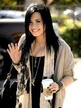 I'm a bibliophile who loves comics, SF and fantasy, and other things. Met Demi 03/04/12 and my lovaticsissy @Demetriaratchet :D Best day ever!