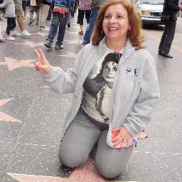 Adoro viajar, praia , música, encontrar amigos e Michael Jackson