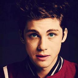 Bueno me Llamo Vannia,cuando grande me gustaría ser actriz ;)  dicen que los sueños se hacen realidad, Algunas de mis inspiraciones son Logan Lerman,1D