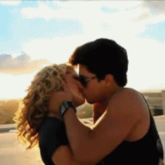 ''Saudade é nunca mais querer saber de quem se ama, e ainda assim, doer.'' Matha Medeiros . @Aguiarthur @Lua_Blanco
