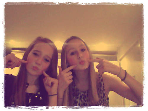 Wij tweeten leuke foto's over kleding en spulletjes, druk op die follow knop, hij bijt niet ! 3. NF=NFB . Volg ons eigen account : @suus_x_mandy & @kusjesiex x