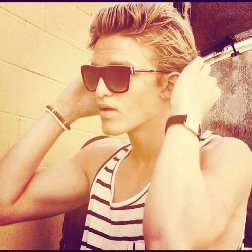 Hi,I'm a italian Belieber,Mahomie & Simpsonizer .@justinbieber is so fhifcbkulopwyqafzxcnmitv