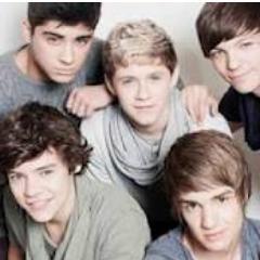 amo i 1D e JB sono a mia vita senza di loro non saprei che fare con la loro voce mi trasformano non so come ci riescono ma lo fanno