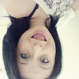 a menina que mora longe (: