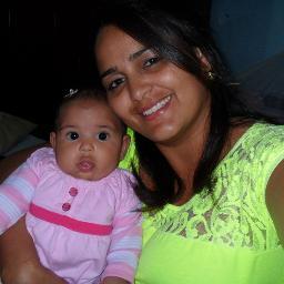Quando o Amor entre duas pessoas não cabe dentro do peito, nasce uma outra vida! Giovana,Mamãe e Papai já te ama muitoooooooo.