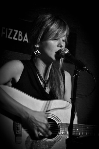 LuziaArae's profile picture. Me crié en mi mundo donde lo estructurado es circunstancial y donde solo cuentan las personas, vivo por el amor a todo lo que me rodea y me dedico a la música!!