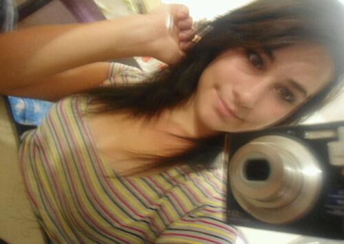 • Queem Sou Eu ?? '-' Sou a alegria de quem me Ama, A tristeza de quem me odeiia, E a ocupacão de quem me Invejaa ...
