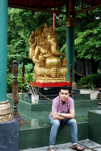 Dream big, start small. Talk less, travel more.