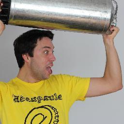 En compagnie de mon frère David, j'anime @laDecapsule des frères Atman dans laquelle nous célébrons la bière québécoise, ainsi que d'autres élixirs potables.