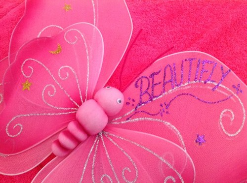 Beautifly is based in hitchin herts, specialises in shellac,gell nails and hair. 
For more information contact me on: 07760558396 facebook: vickies beautifly