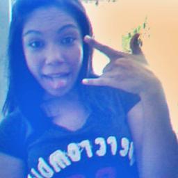 Larissa sua nervosinha, conta comigo pra tudo ta ?                                          te odeio sua feia  Ps: @_gabrieldaoeste u.u