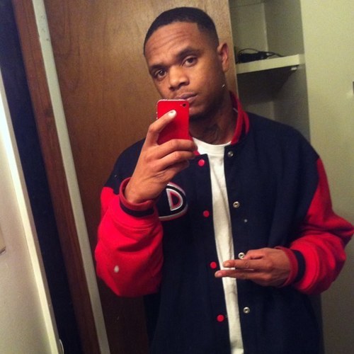 Hova_ucntcme's profile picture. Aeh dont fuck wit me cause one day i will be rich and you just might need a job hoe. And use yo umbrella cause im throwin money!!!