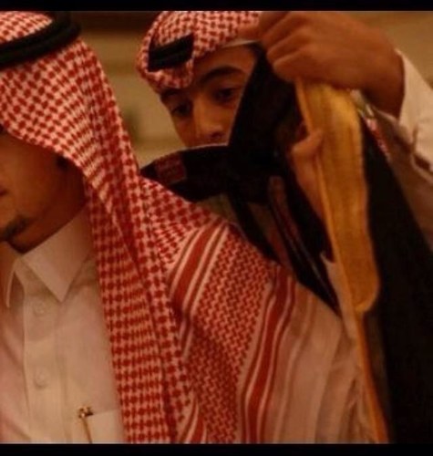 لست إلا مجرد شخـص آعبث بمائہ وستون حرفٱ ، لتنآسب آذوٱقگم #مبتسم دايمـاً أحب تطوير ذاتي ولآ آحب تغير نفسي لـ آجل من لا يحترمني أؤمن #بالحب تسعدني متابعتگم لي