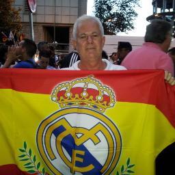 Sencillico, amigo de los amigos, amante de la buena mesa y buen vino. Andaluz y Español, que más puedo pedir