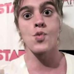 Dá licença que THOMASturbando porra! ....... , Fã clube de humor ao Thoso , não gostou do user ? continue não gostando porra [@chellymunhoz / 25/01/2013]