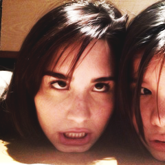 Eu até poderia escrever uma bio, mas a Demi ta me esperando pra gente fazer brigadeiro. 19/04/12 ❥