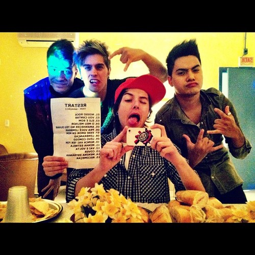 Aqui vou demonstrar todo my love Pá Restart! Since:19/01/13 Donas: @RafaEugenia @giovana_maria_