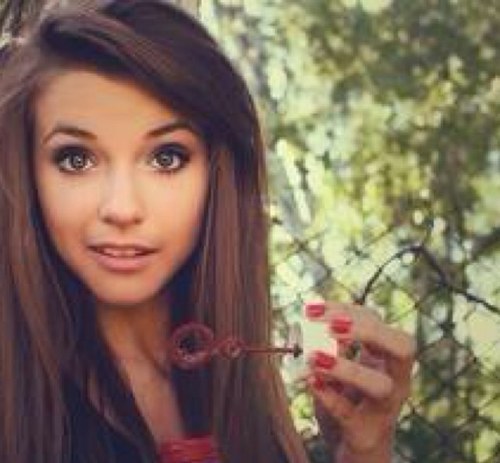 {RP/Single} Im just your average girl that doesn't quite fit what most of you call beautiful I just am one of those girls who can't find love.