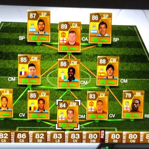 Hallo ik en mijn vrienden zijn gestopt met #fifa13 te spelen wij hebben veel geld ingestoken dus. Wij geven al onze spelers weg aan jullie!! Vraag naar mail!