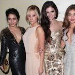 This page belongs to the fans of seli gomez! We adore her

Here we speak Spanish and English