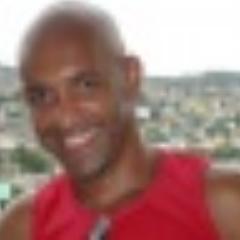Artista Plástico/Casado/Geminiano/Carioca/Vascaíno/vivendo a vida intensamente.