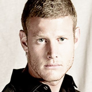 Page dedicated to the great actor and director Tom hopper. His fans are reunited here ^_^