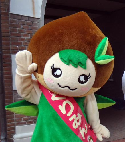 篠栗のラブリーキュートなキャラクター ４月２９日が誕生日♪ 篠栗のこと、もっと知ってほしいクリ！ 最近のマイブームは、ももクロクリ^^
