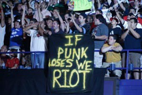 After the Phoenix ScrewJob to the WWE Champ, The fanatics of Punk we join under the same flag of the #PunkNation to support him. ¡¡In @CMPunk We trust!!