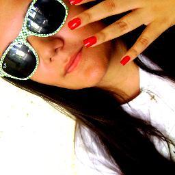 Carioca, Flamenguista, Católica, Fã de Michael Jackson, estudante de Arquitetura ;D
