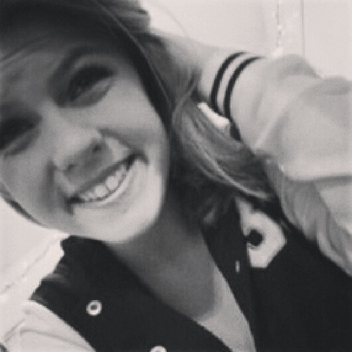 Haii ' 3 Imaa CheerLeaderr .&& Im in Bandd ! Im kewll A'f as lonqq as you not fake , So You Shouldd Follow Me . Kaee Kaee Bye ' ^_^