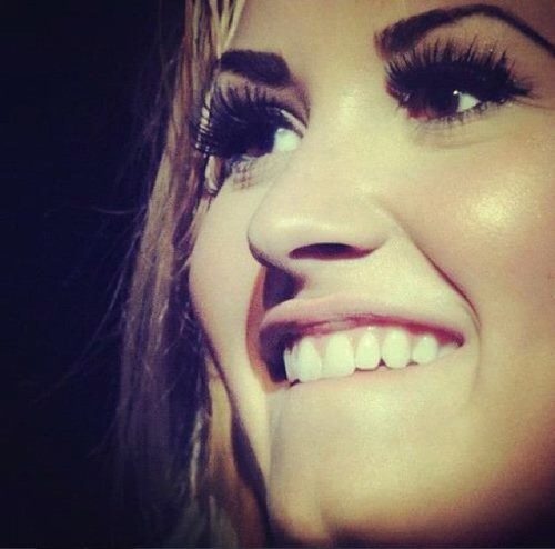 (J)ustin (U)ses (S)ongs (T)o (I)nspire (N)ations so (B)eliev (I)n (E)verything (B)ecause (E)verything's (R)eachable. ♥