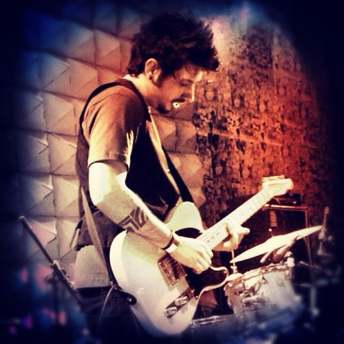 Produtor musical, compositor e guitarrista do @audioclube, guitarrista de @tiemusica, @renatogoda e @sergiobritto_51, e corinthiano doente!!!