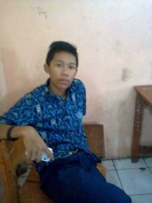 Nama Ade Udah itu aja,jangan kepo ah liat liat bio orang WkwkWkwK

Follow Twitter 1 lagi @Ade_aRdiana