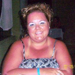 Workaholic, loves the Bears and Cubs, and thinks being an aunt is the best job ever.