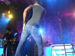 Hey y'all this account is made for Luke Bryan hoping to get a follow from from him some day!