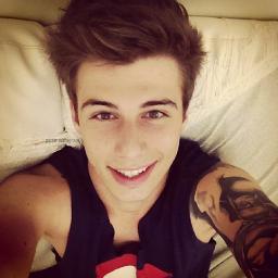 PosteiTrechos's profile picture. É adolescente? Quer frases sobre dramas, crises e paixões? Então me siga • Você irá se identificar ● Sigam também @EleSuperou *-*