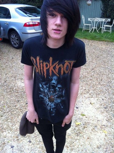 I'm Cully :3 thmeventeen, biSexYouAll, currently in an open relationship with PopTarts :D ehn, ehn, ehn, follow meh? /)~(\ kbai