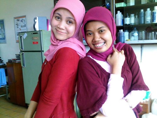 Sangat membenci bau nangka, analis yg shaleha (hehe), penyayang suami n mogumogu..