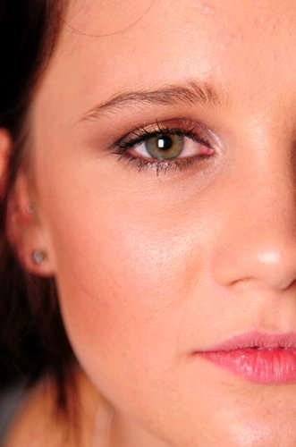 Has no birthmark. Nuff said :D