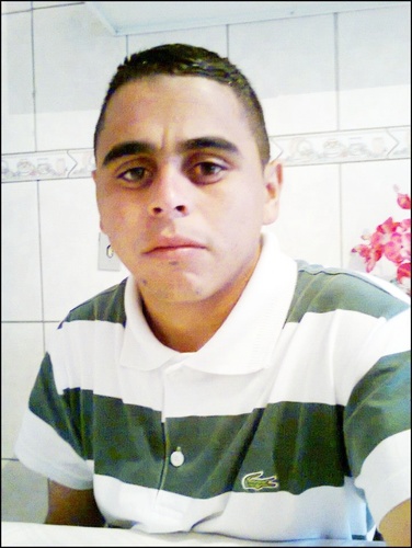 AGRADEÇO A TODOS AQUELES QUE ME JULGARAM E JOGARAM PEDRAS POIS FOI COM ELAS QUE CONSTRUI MEU CASTELOO