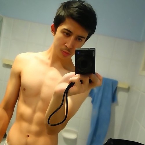 Single Italiano! | 16 | Hope you enjoy my tweets! | Keep It Real | Instagram: ny_italian | Kik: ny_italian