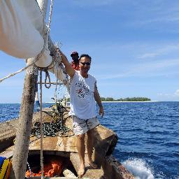 Expat in Tanzania, novice travel blog writer (http://t.co/n8jXoUsIcP), tech and gadget guy. Enjoy this journey called life!