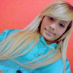 Tenho 17 anos, curso Enfermagem, trabalho como Aux. Administrativa, sou Ariana, e loucamente apaixonada pelo @nautico !
