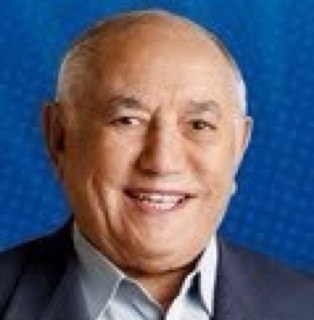 Tem gente que cria galinha, eu crio estado! eterno Governador e criador do Tocantins. Divo, rei magnifico e inigualavel. perfil fake oficial!