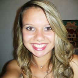 Eu?Qm sou?
Pgnta difícil...
Ah eu sou uma desastrada de mão cheia, que ama fazer amizades, ama festas e adora bagunçar, rir, dançar e com isso ser feliz!!!