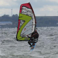 Windsurfer, Bulli-Fahrer, Im-Herzen-Kieler und Wahl-Hamburger, Tatort-Gucker // auch bei @tatortblog unterwegs